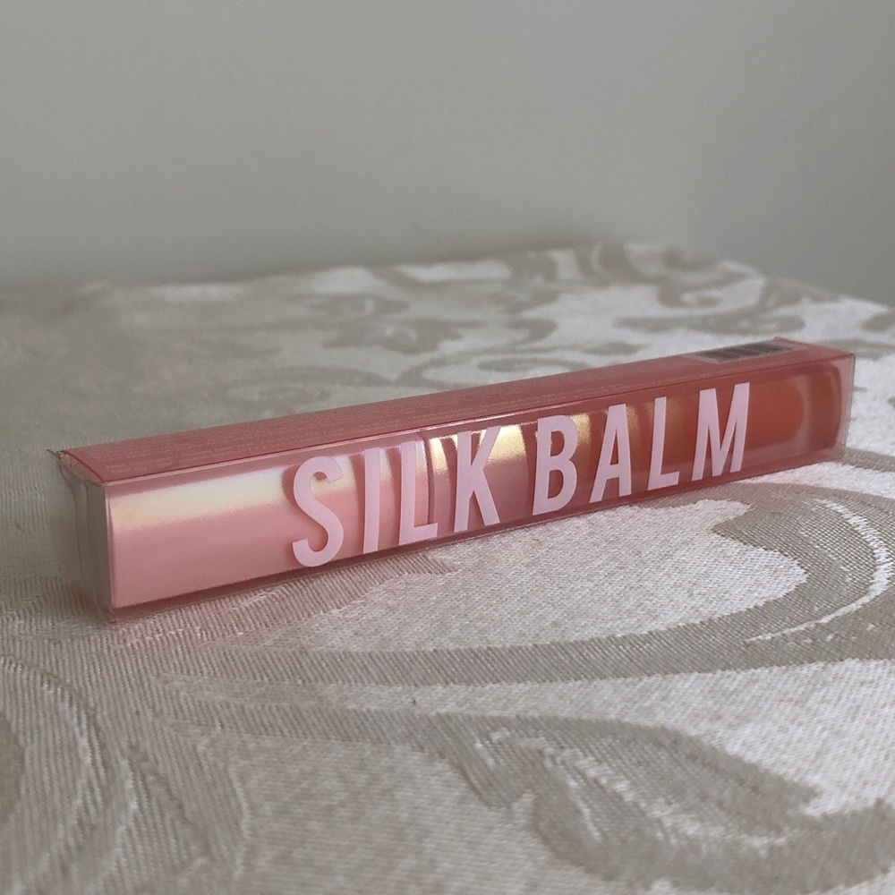 NIB Huda Beauty Silk Balm Hydra-Plumping Lip Balm in Blush Full Size